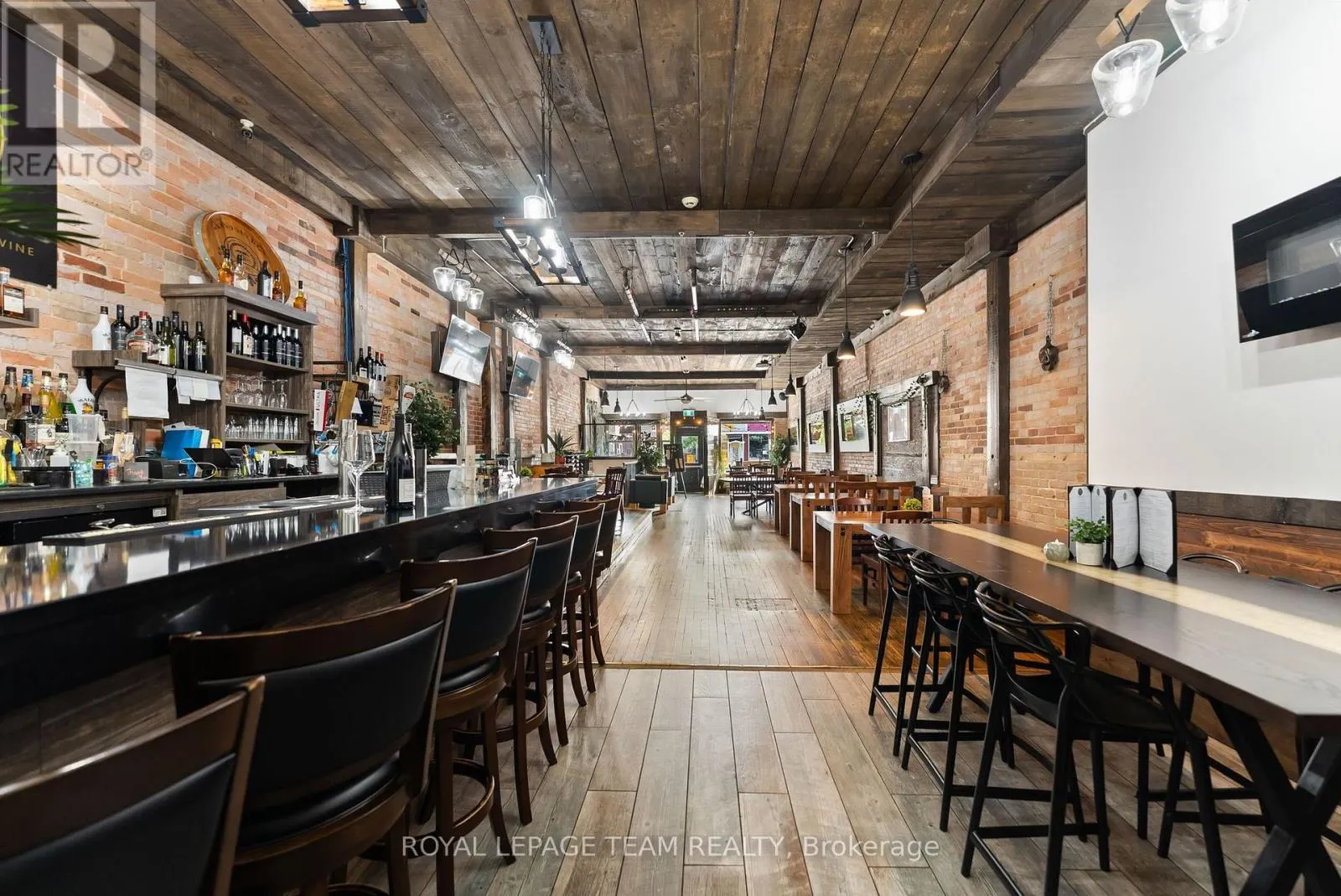 26 ELGIN STREET W