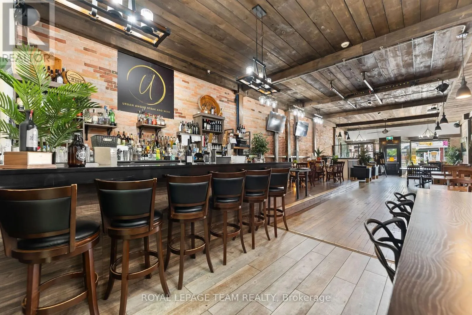 26 ELGIN STREET W