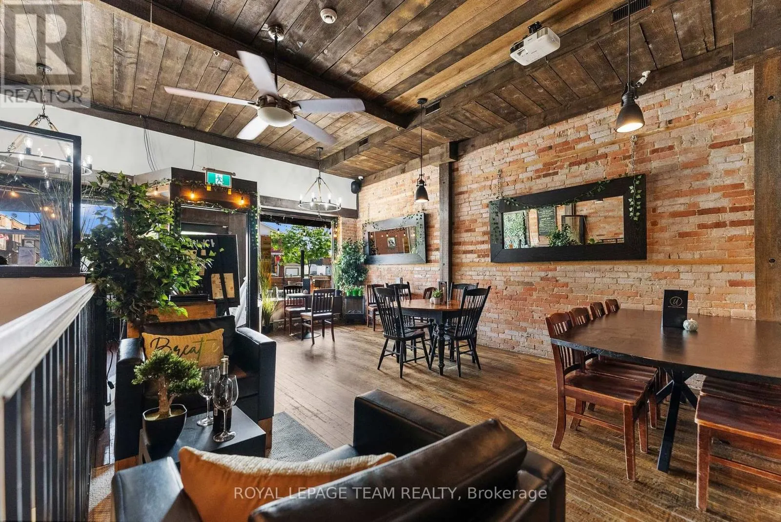 26 ELGIN STREET W