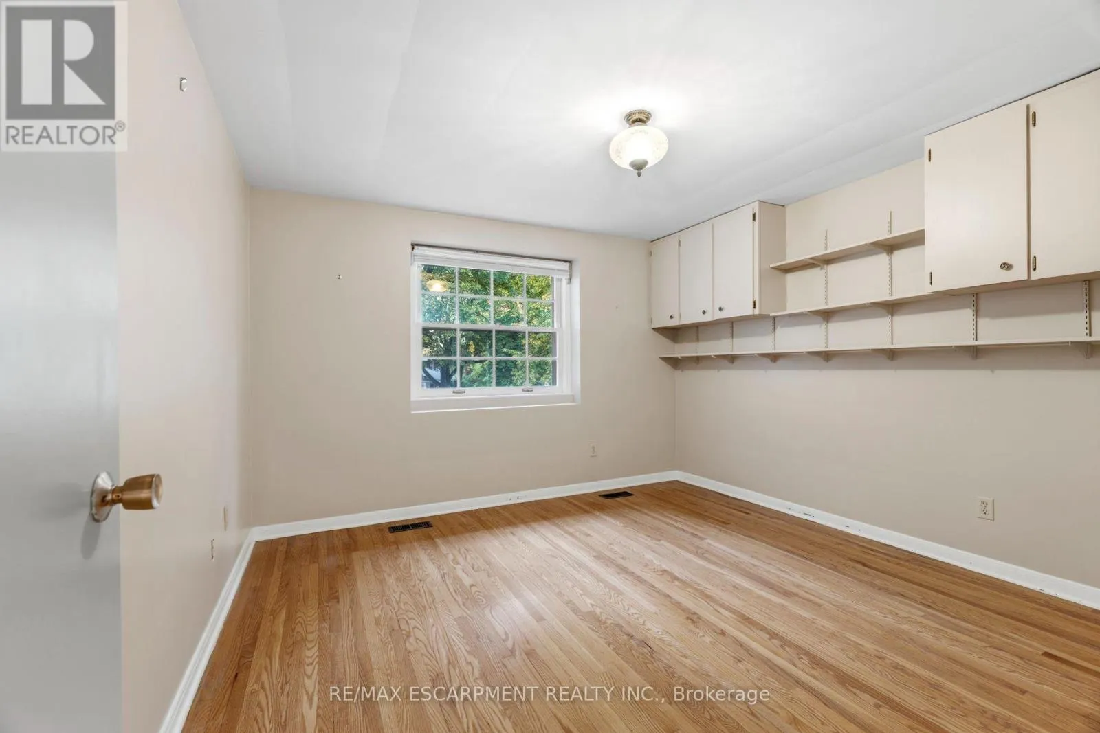 99 RUNNYMEDE CRESCENT