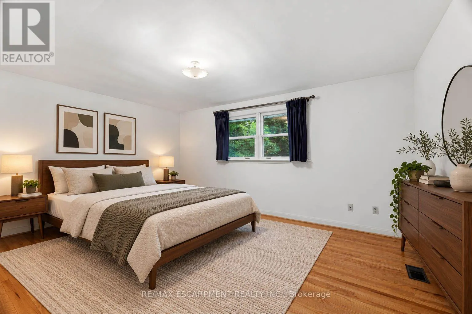 99 RUNNYMEDE CRESCENT