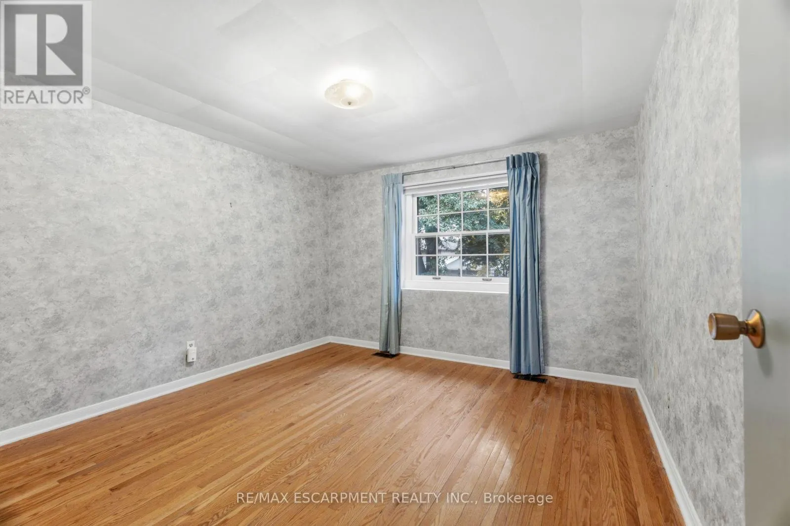 99 RUNNYMEDE CRESCENT