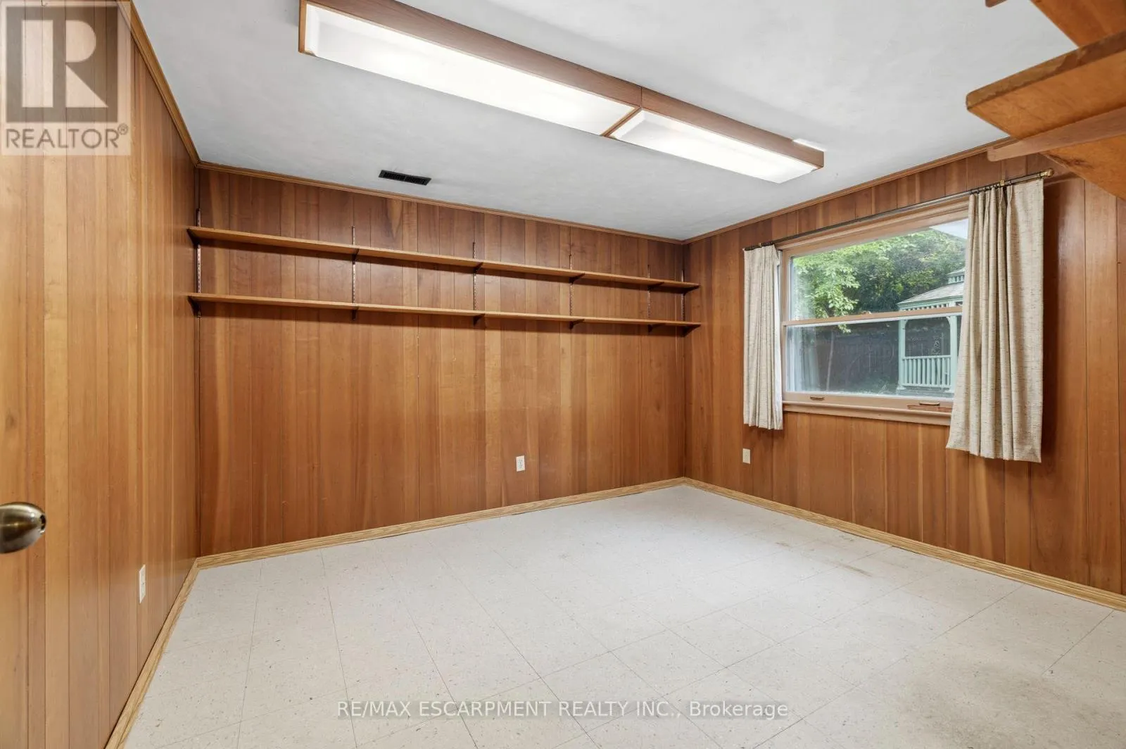 99 RUNNYMEDE CRESCENT