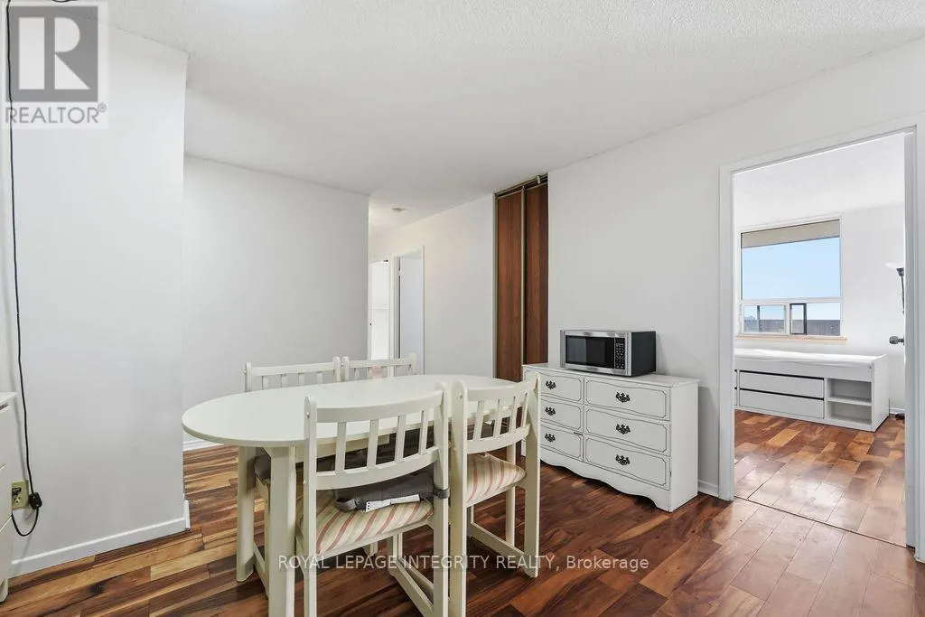 2207 - 900 DYNES ROAD