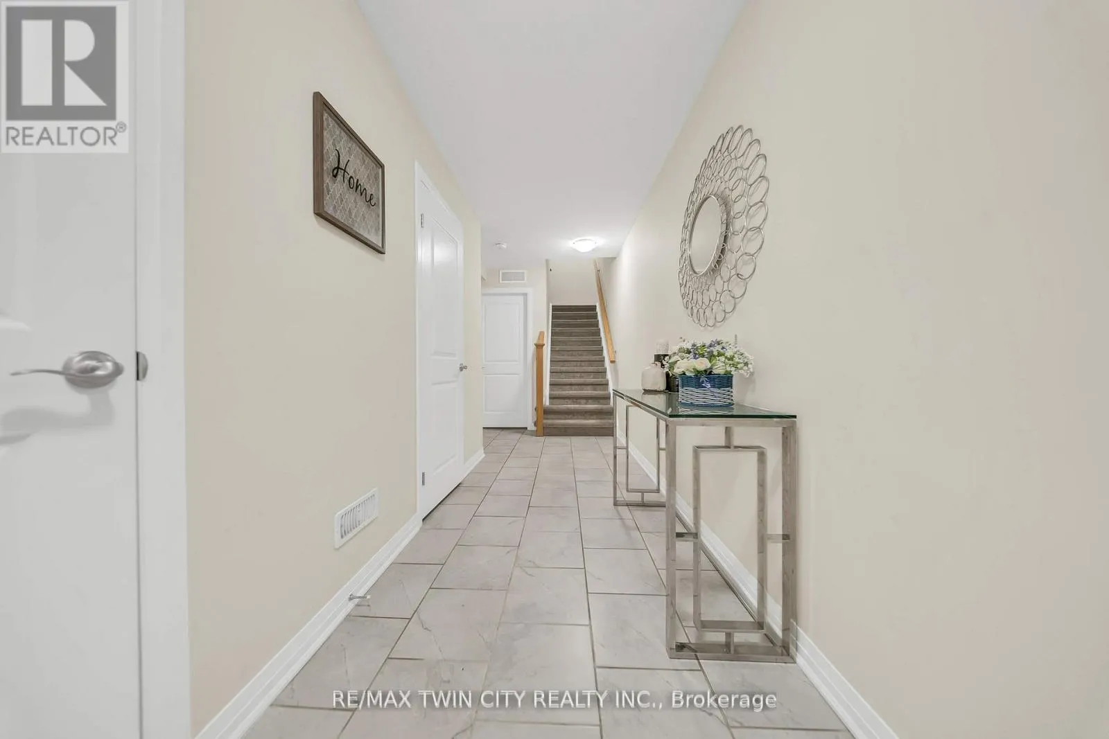 23 VALENCIA AVENUE