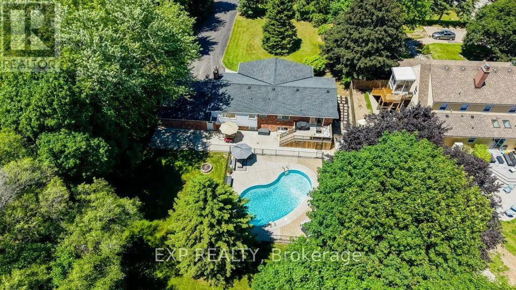 194 DUNDAS STREET E