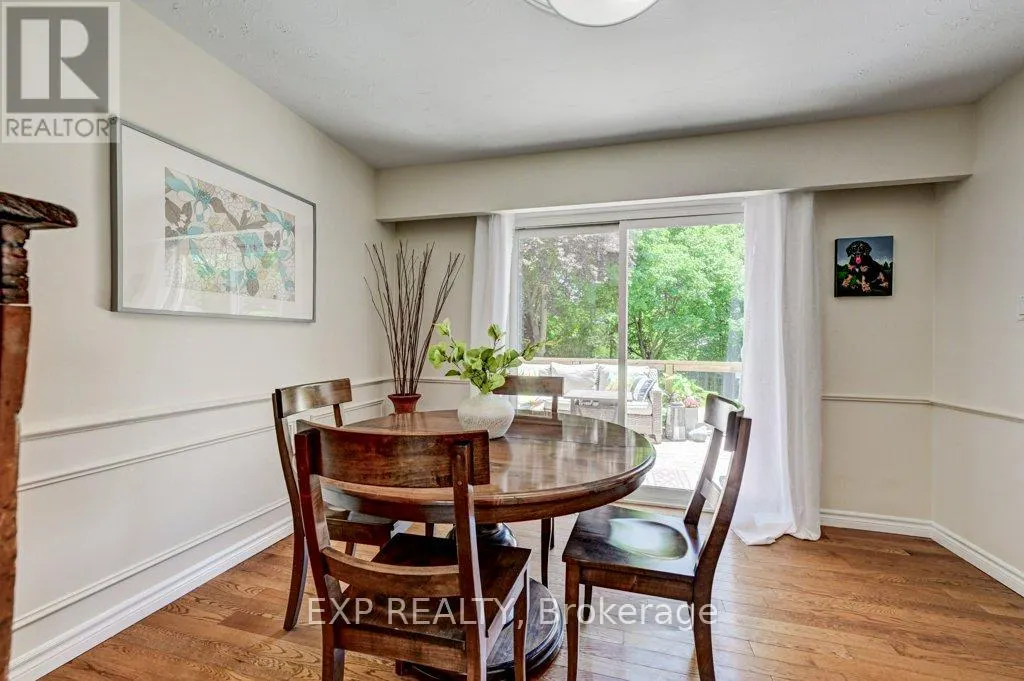 194 DUNDAS STREET E