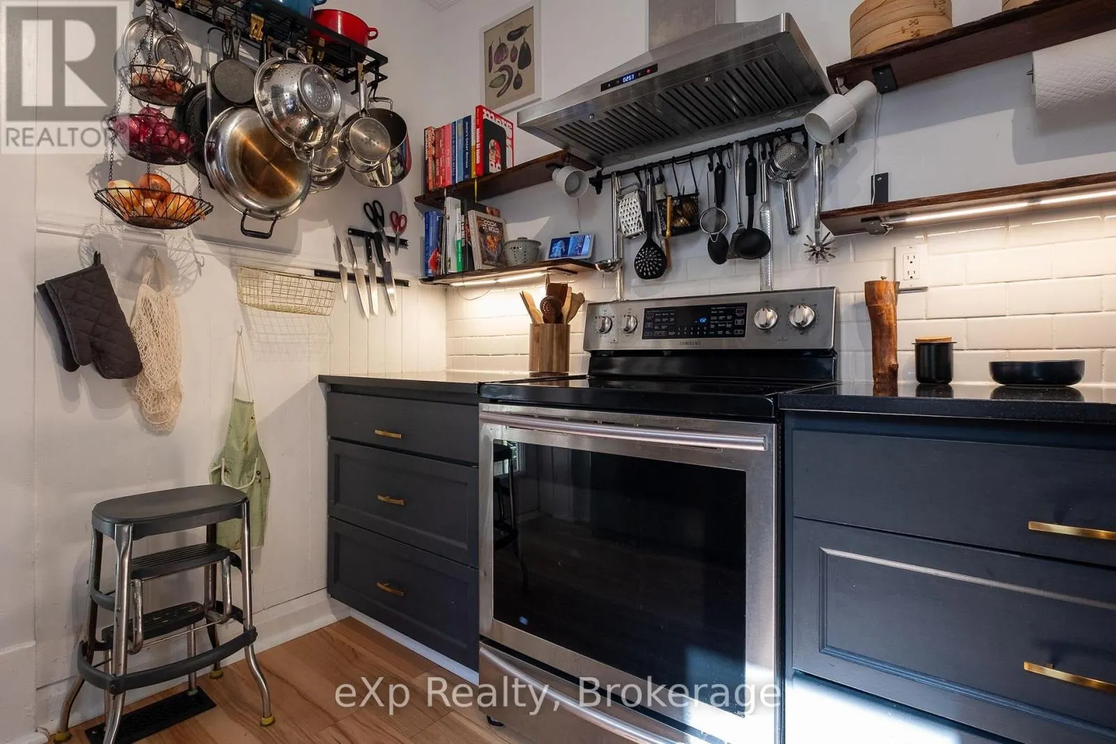 1090 4TH AVENUE A W
