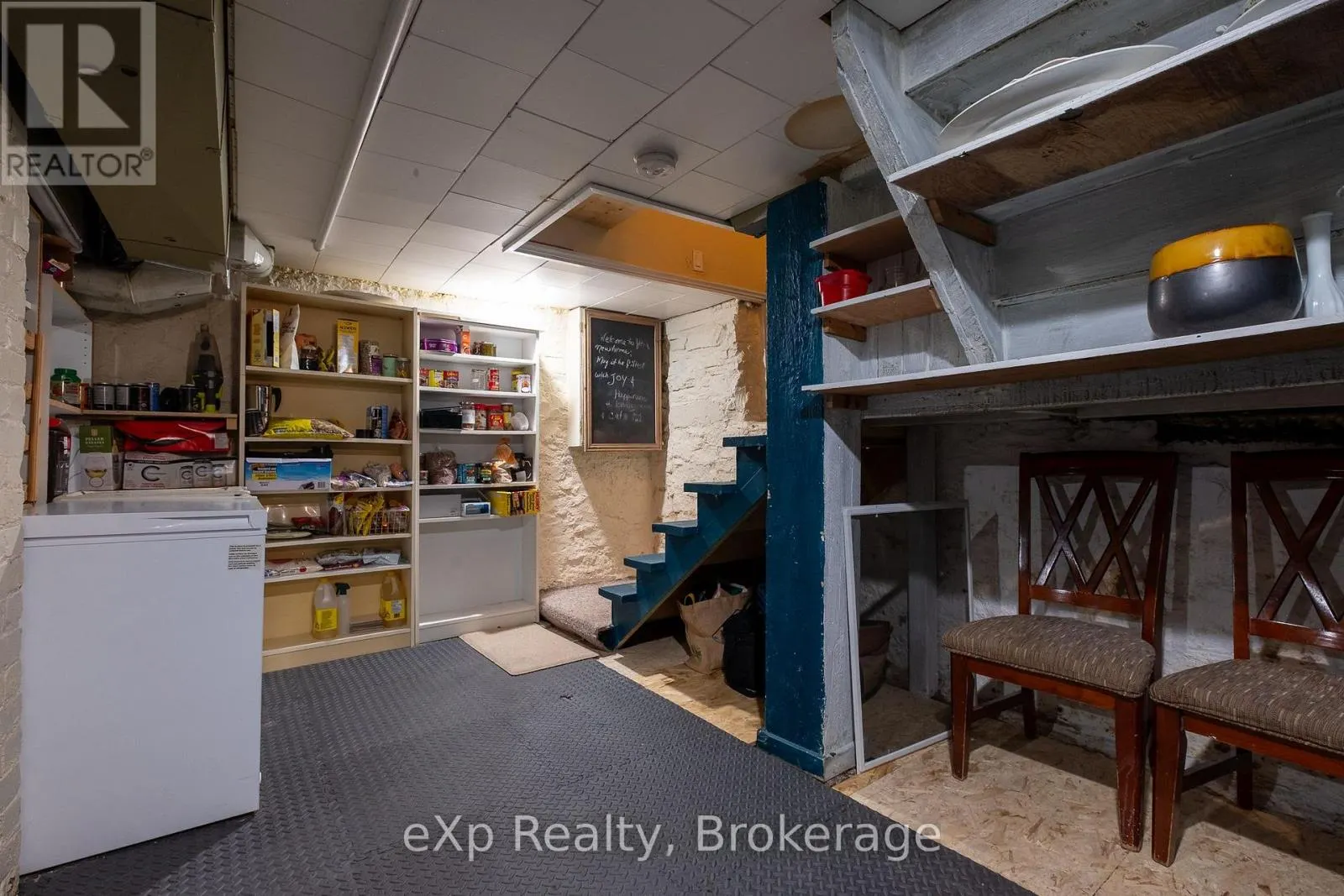 1090 4TH AVENUE A W