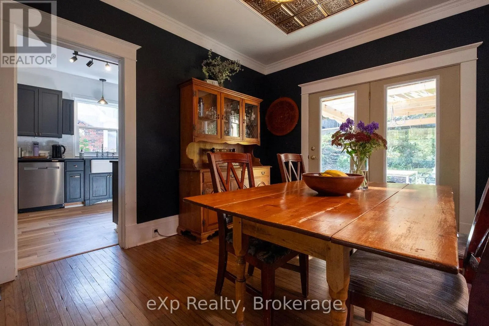 1090 4TH AVENUE A W