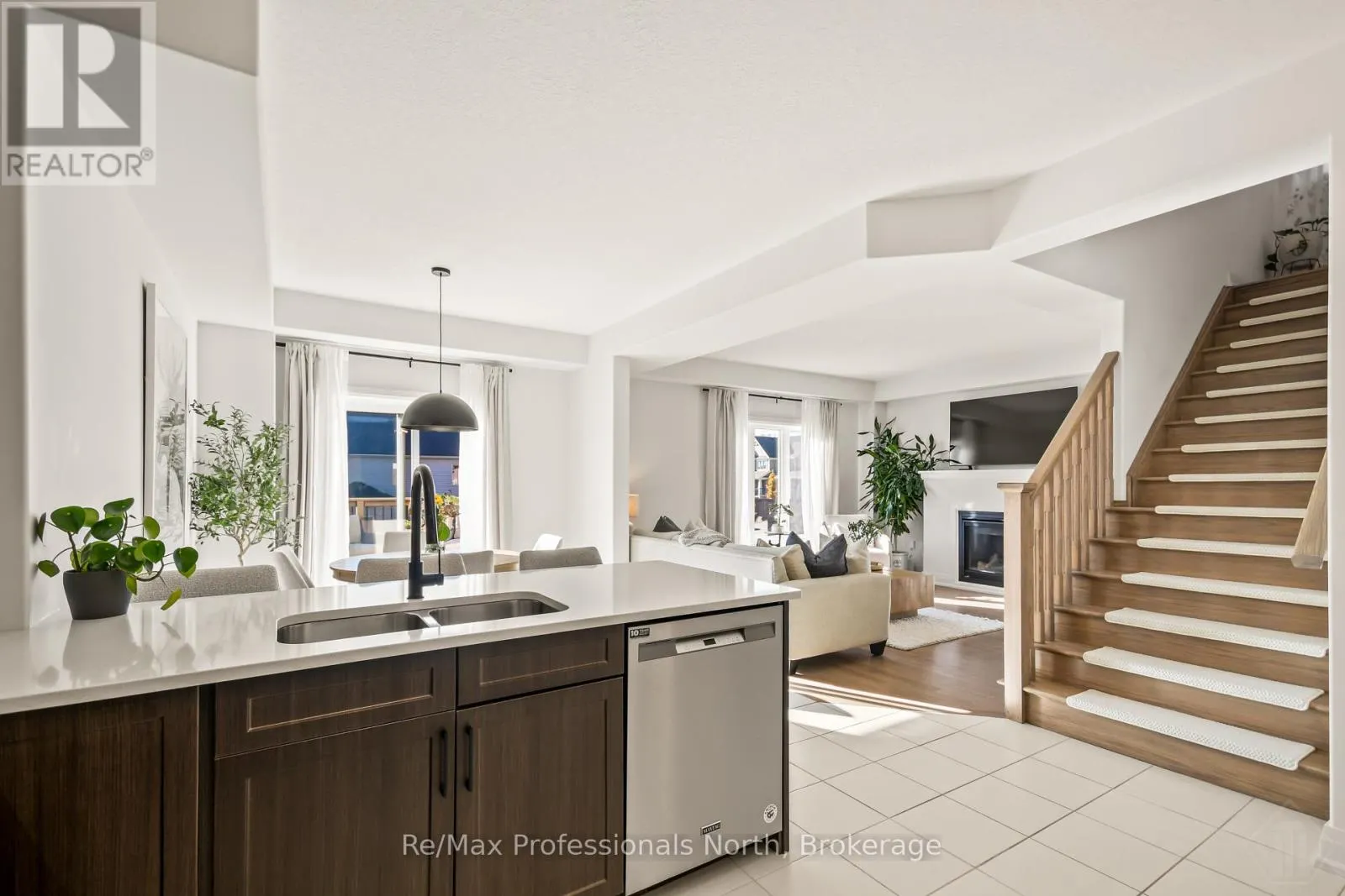 35 WOODSTREAM DRIVE