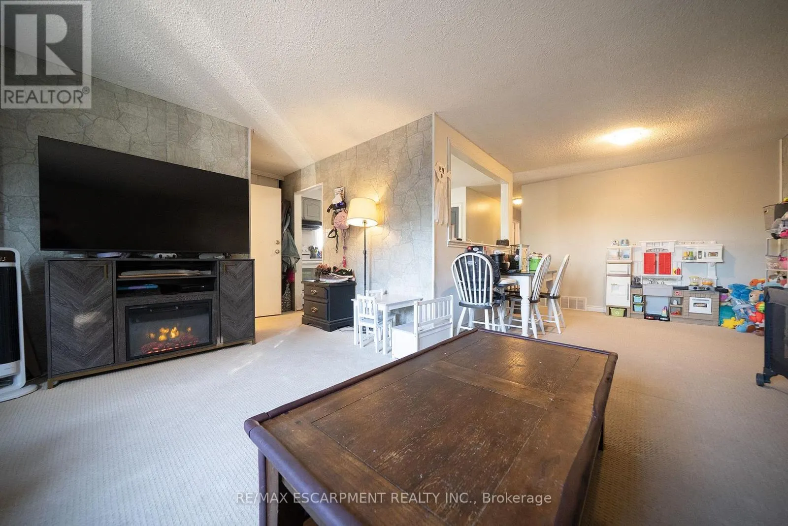 121 ASHGROVE AVENUE
