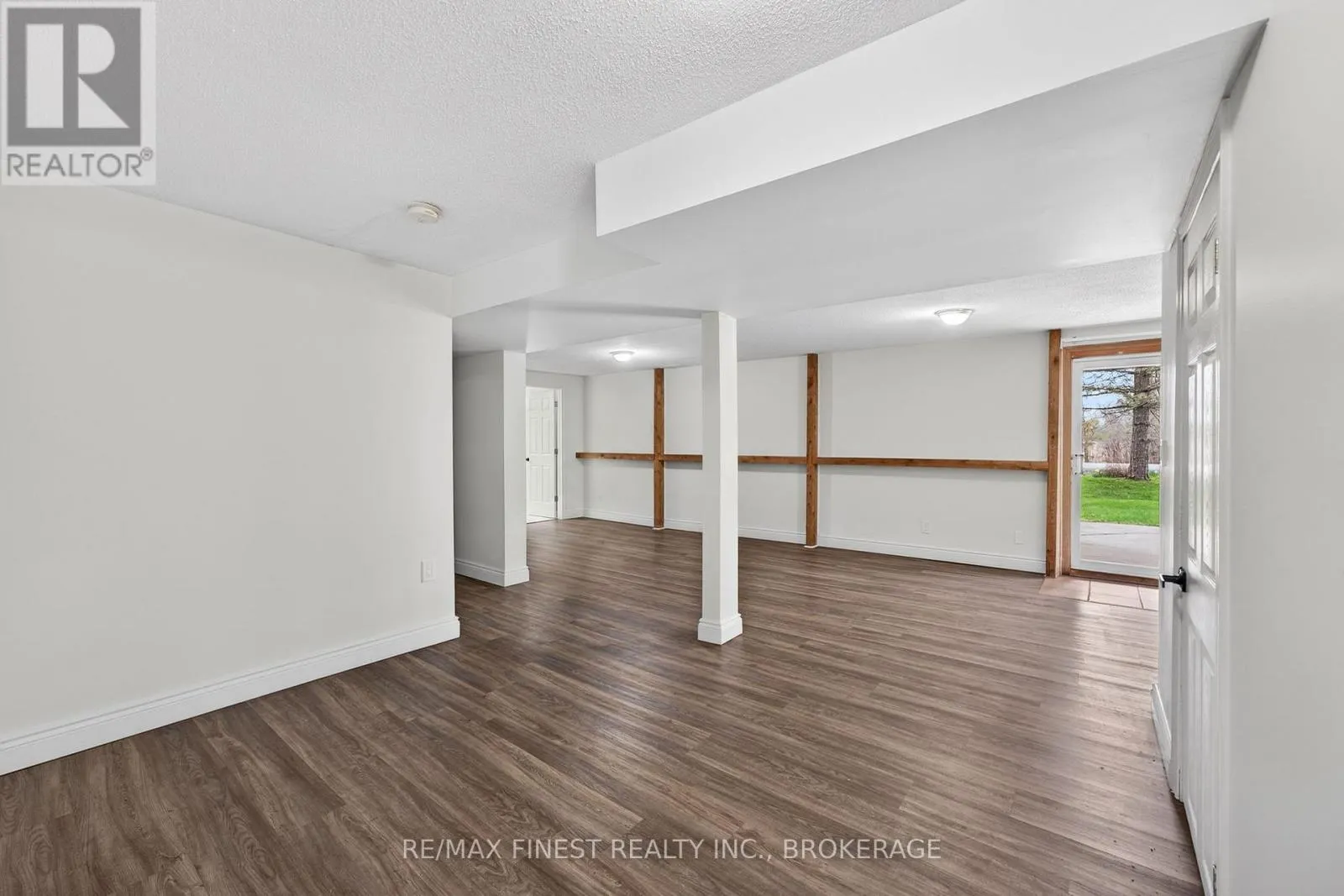 8 SUNRISE COURT