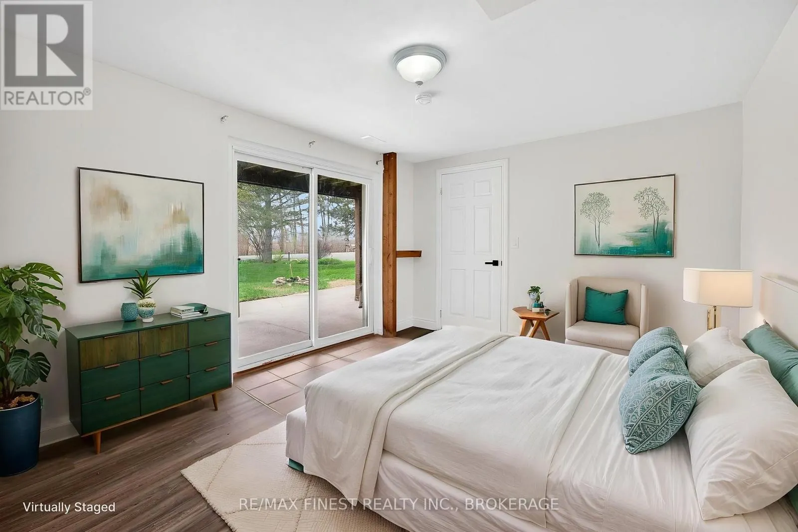 8 SUNRISE COURT