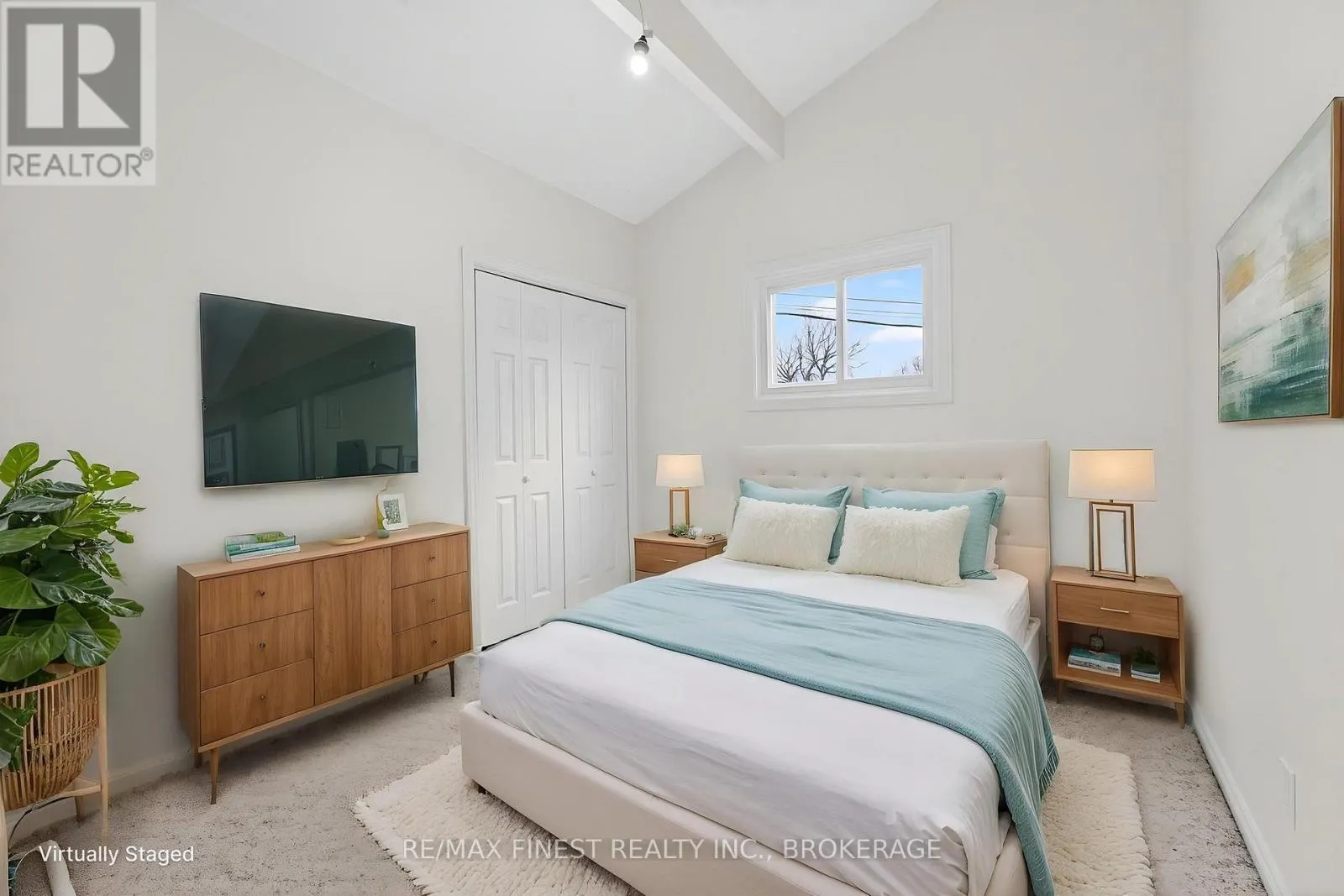 8 SUNRISE COURT