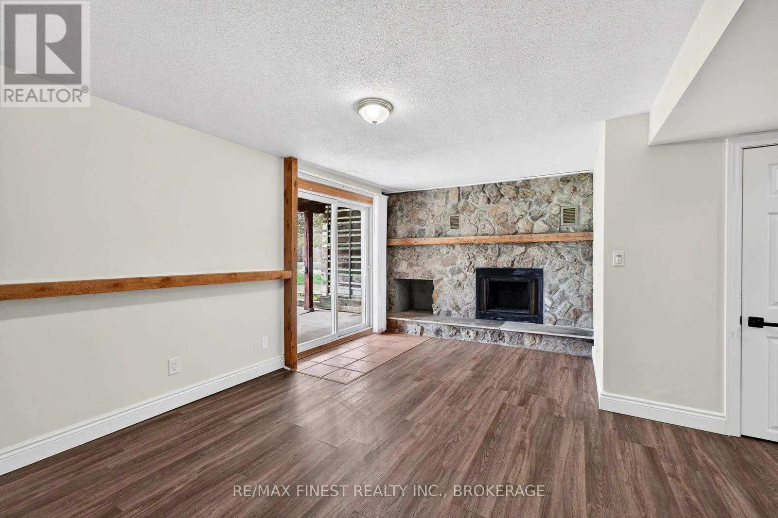 8 SUNRISE COURT