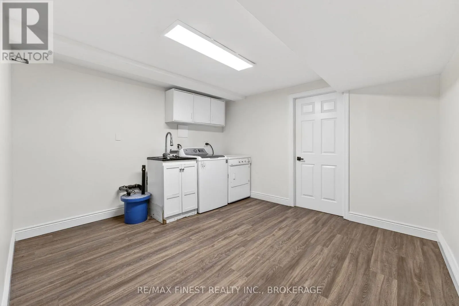 8 SUNRISE COURT