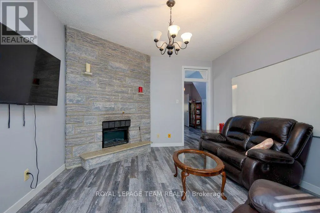 422 DONALD B MUNRO DRIVE