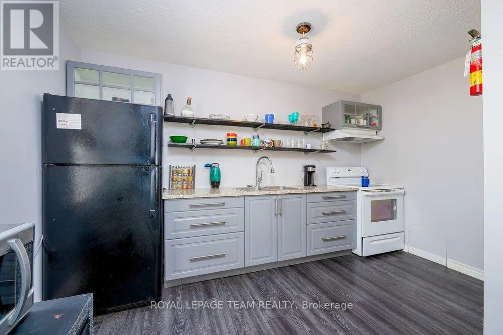 422 DONALD B MUNRO DRIVE