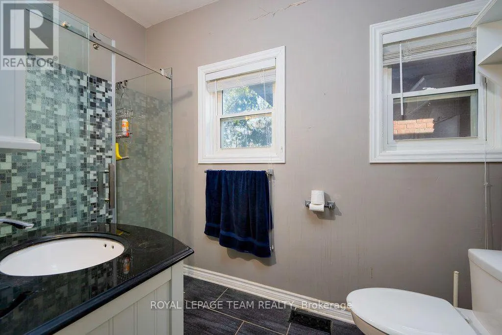 422 DONALD B MUNRO DRIVE