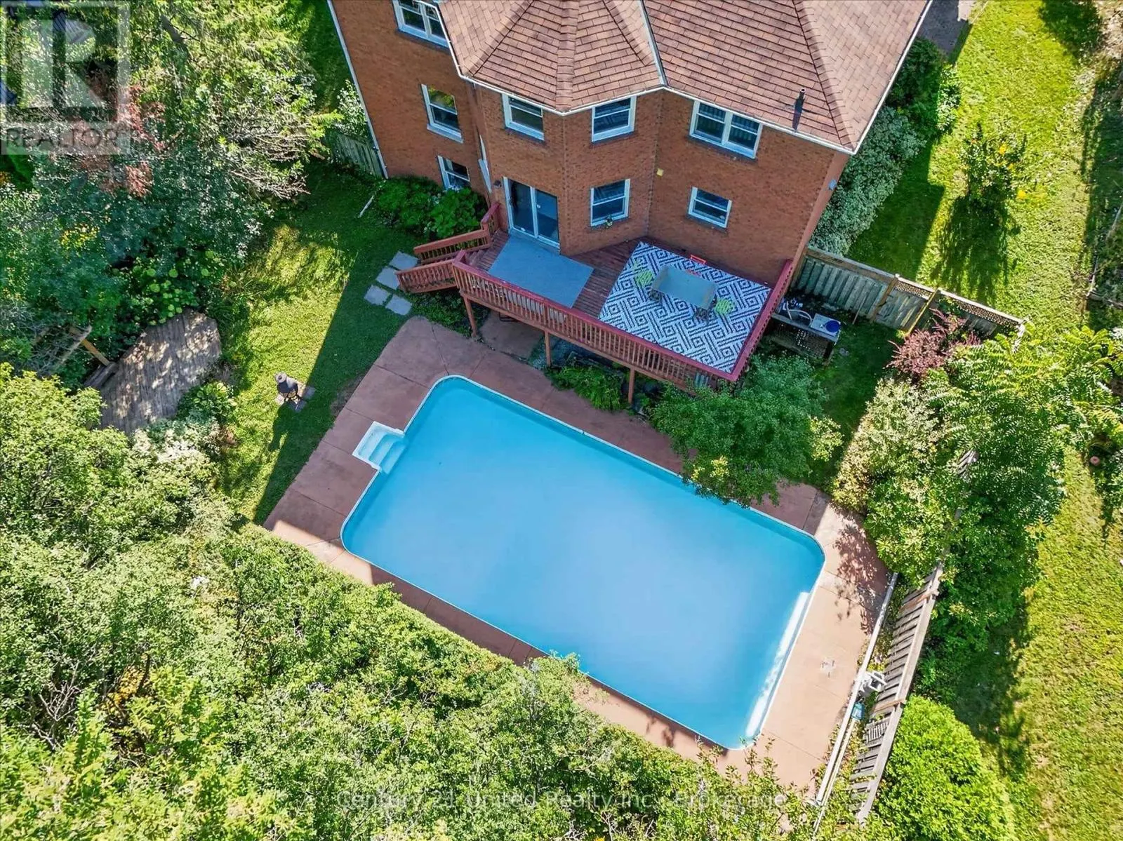 1600 FIRWOOD CRESCENT