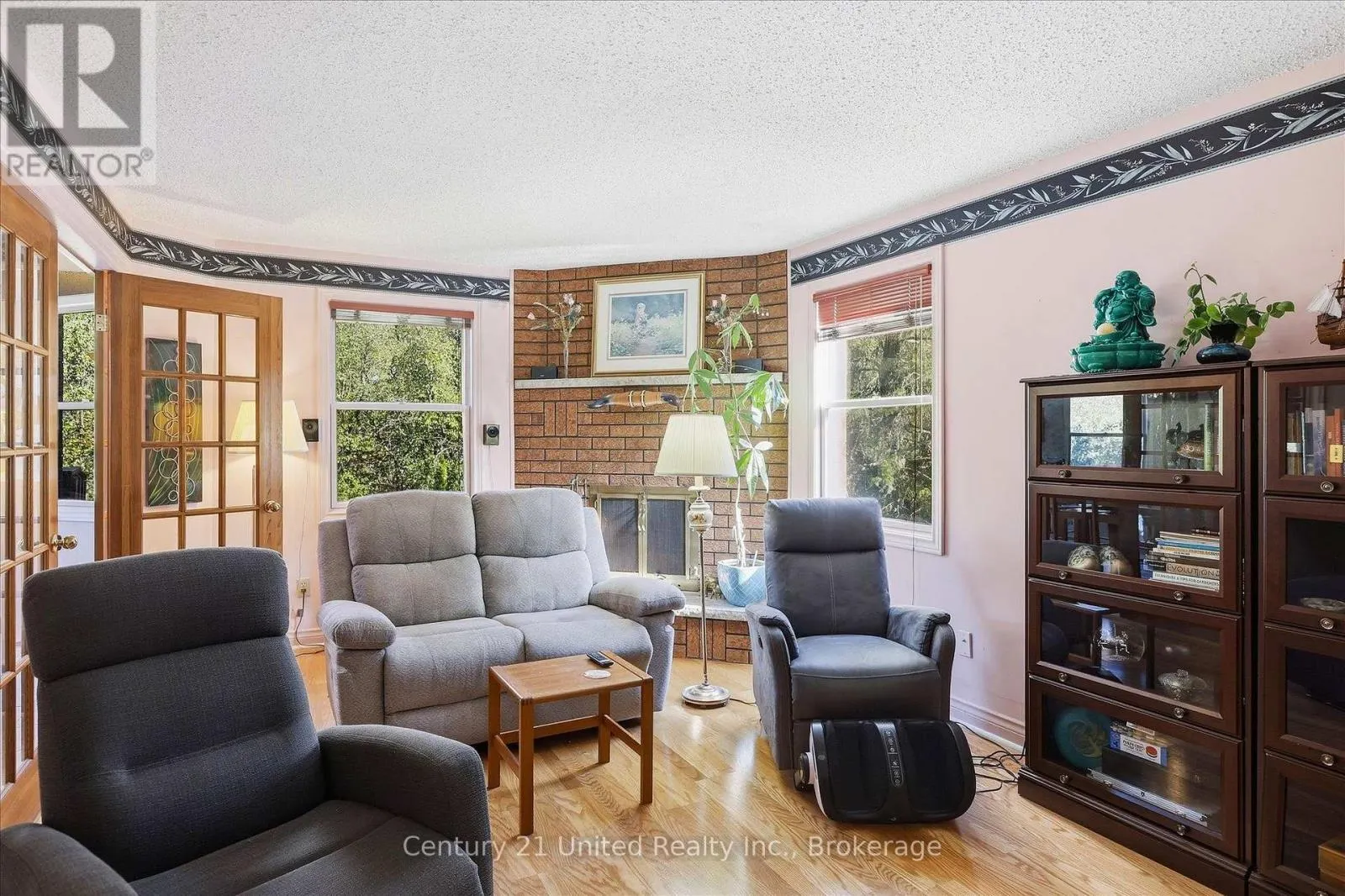 1600 FIRWOOD CRESCENT