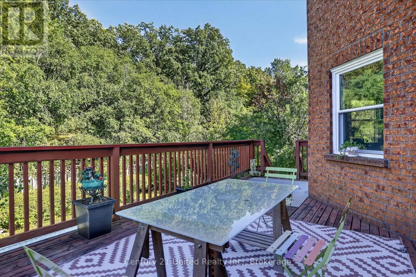 1600 FIRWOOD CRESCENT