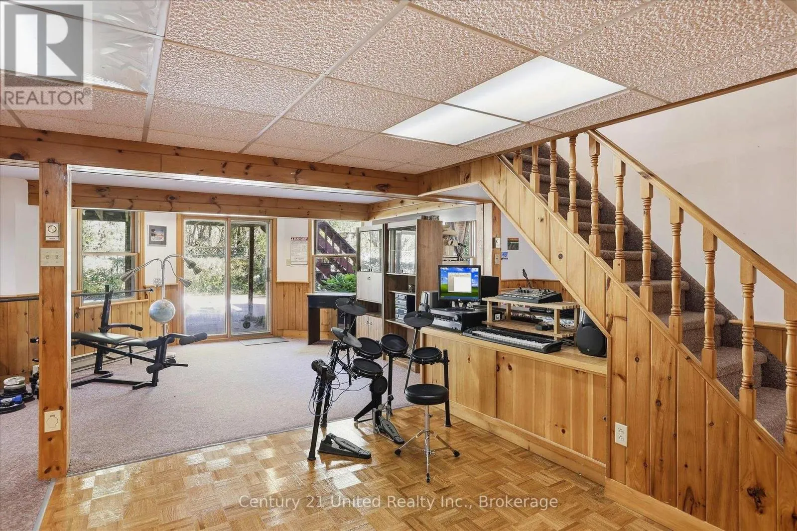 1600 FIRWOOD CRESCENT