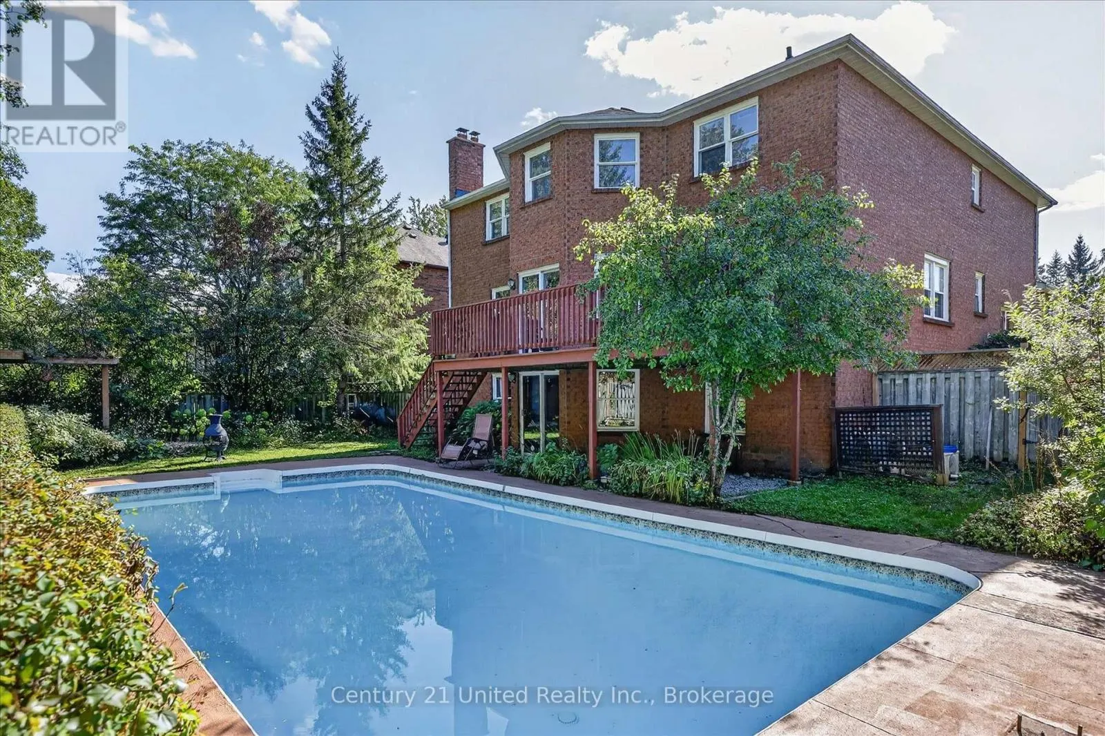 1600 FIRWOOD CRESCENT