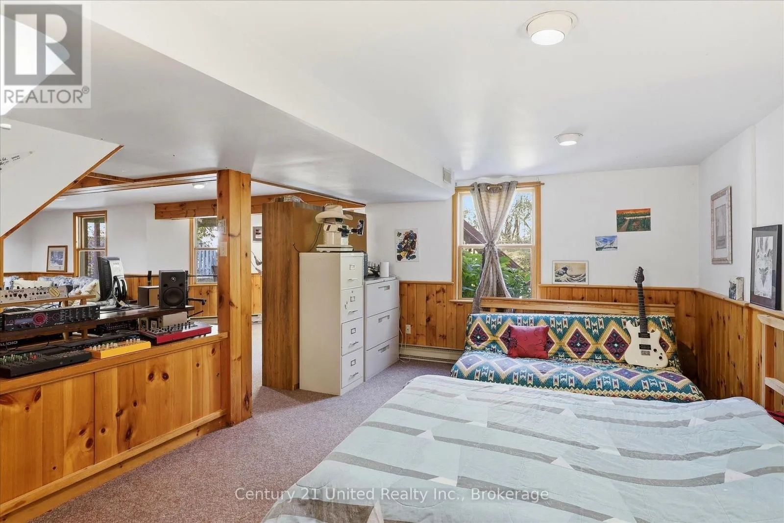 1600 FIRWOOD CRESCENT