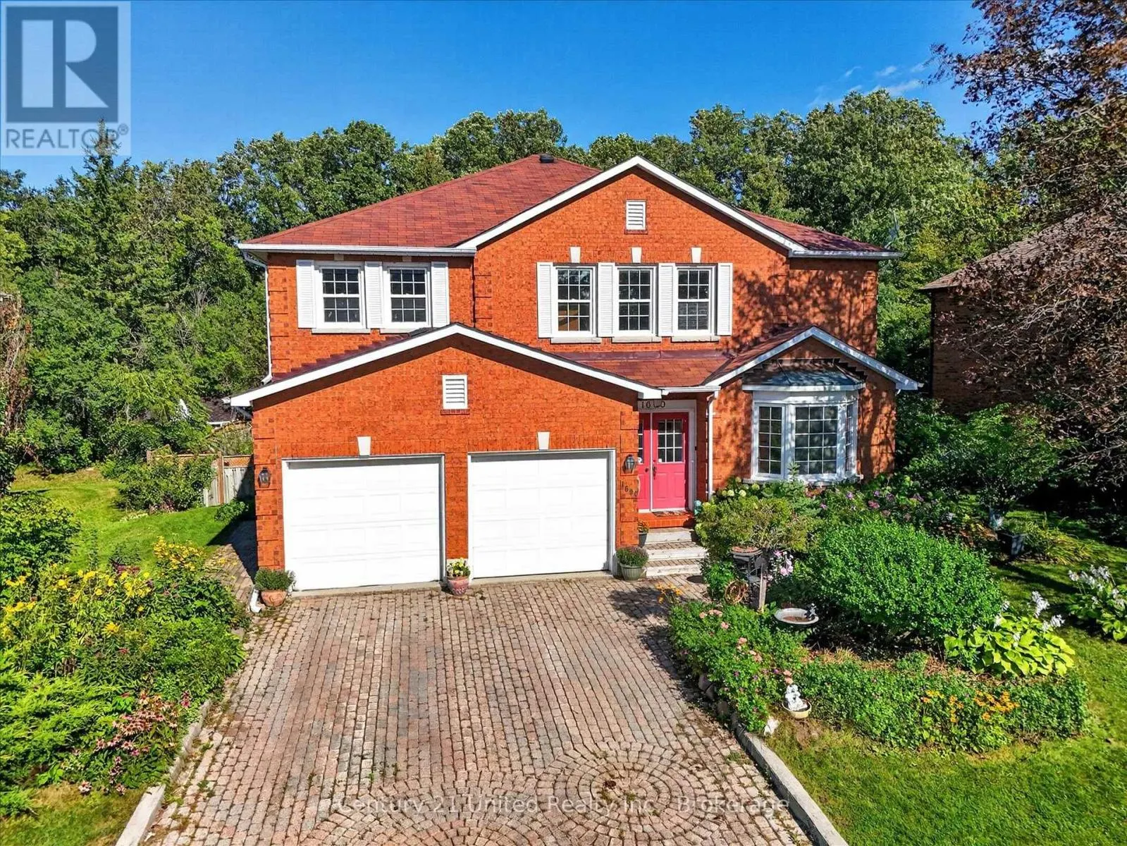 1600 FIRWOOD CRESCENT