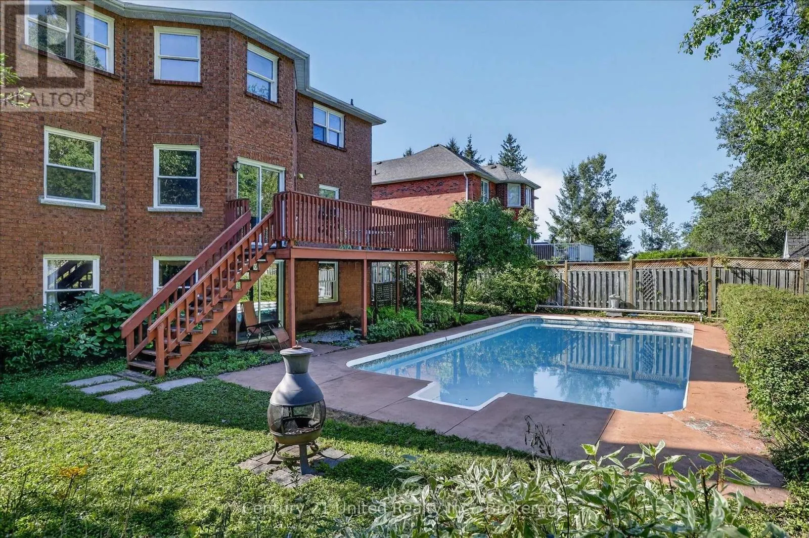 1600 FIRWOOD CRESCENT
