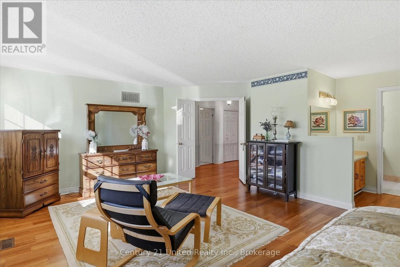 1600 FIRWOOD CRESCENT