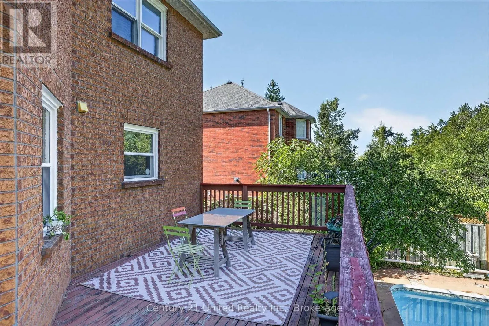 1600 FIRWOOD CRESCENT