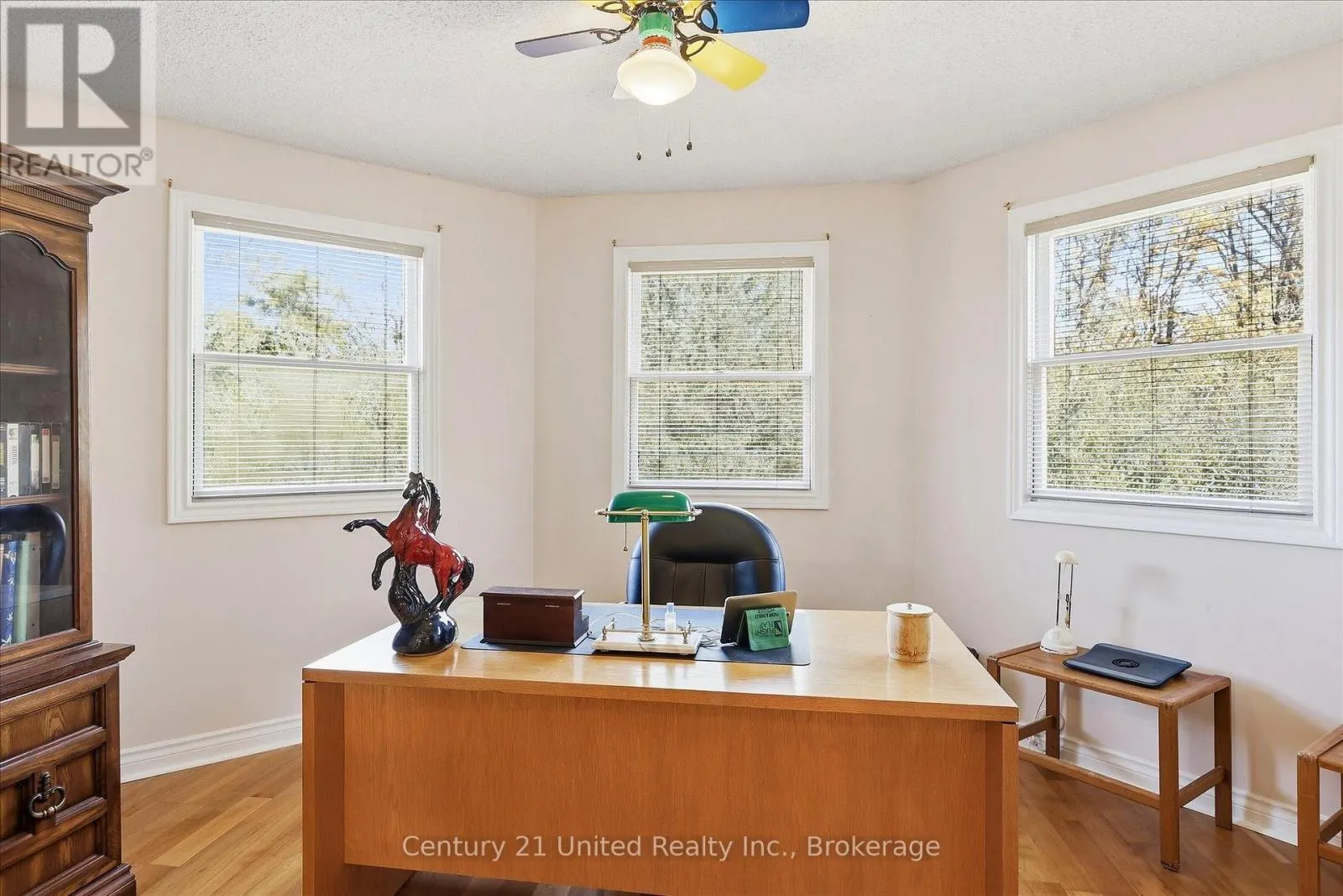 1600 FIRWOOD CRESCENT
