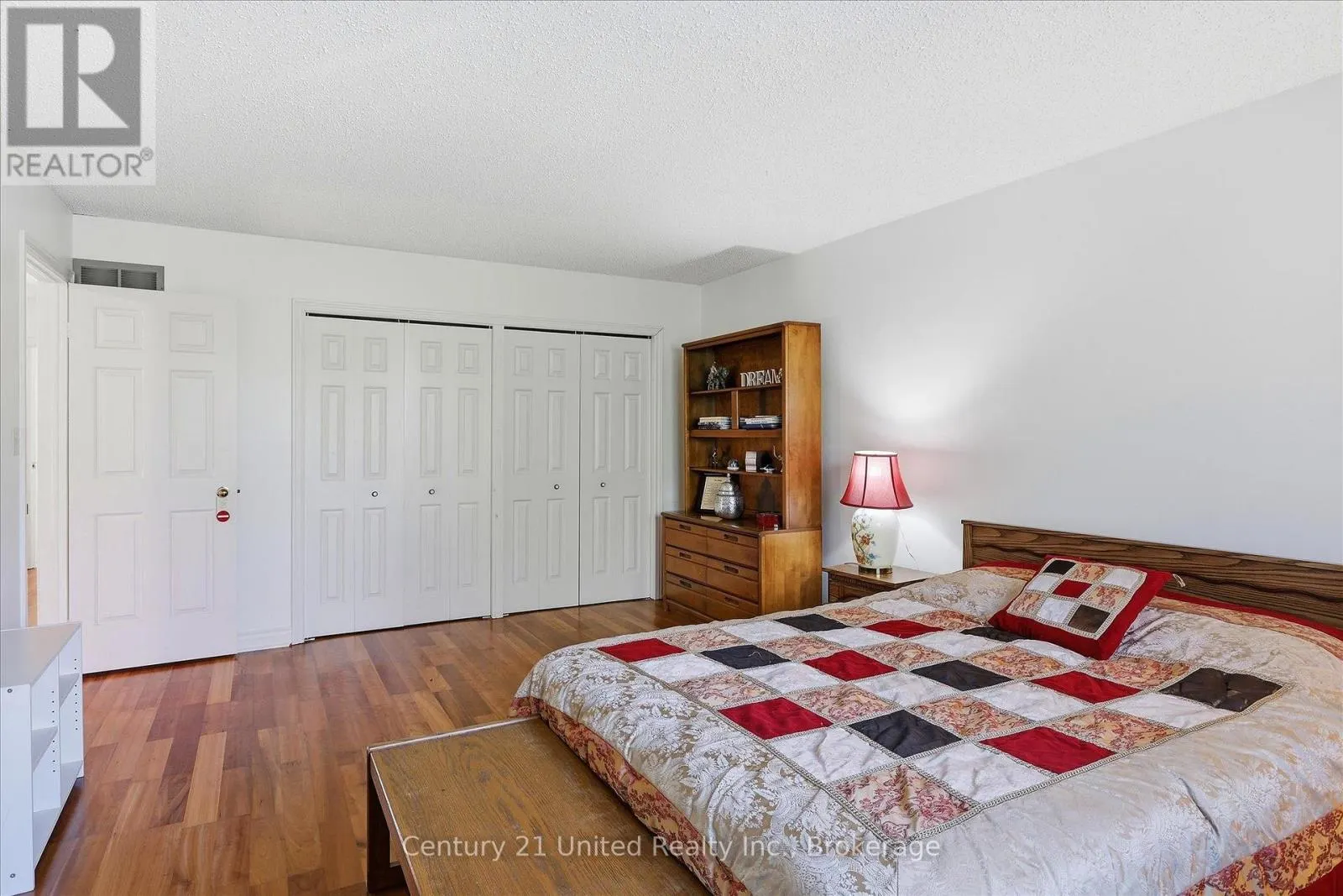 1600 FIRWOOD CRESCENT