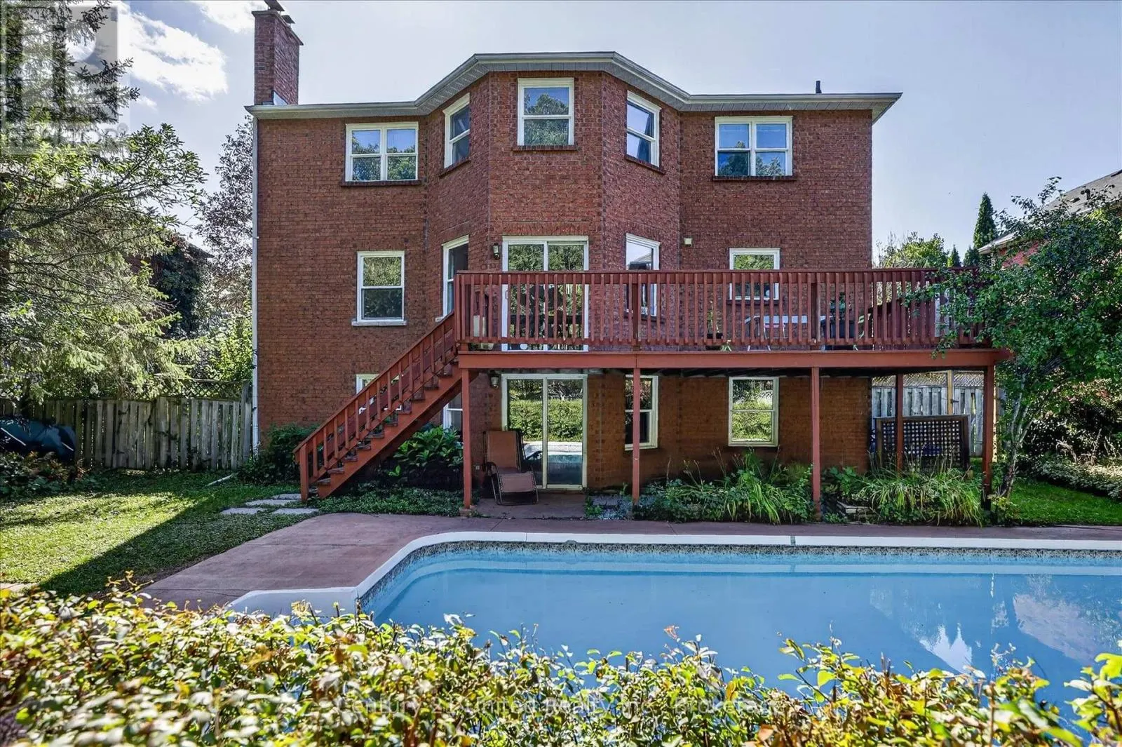 1600 FIRWOOD CRESCENT