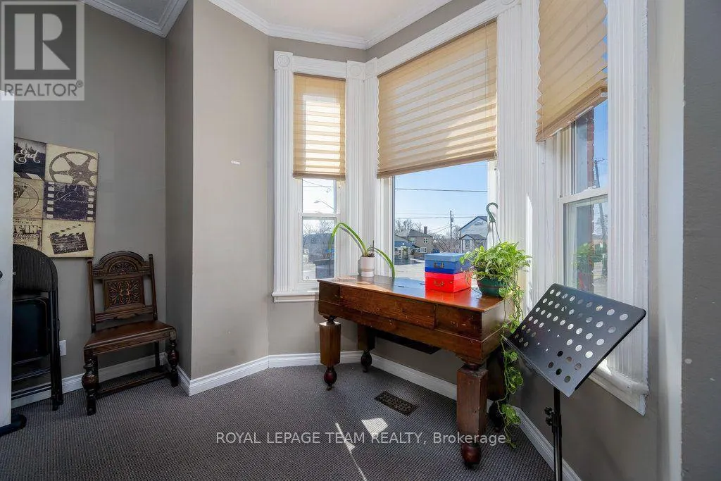 422 DONALD B MUNRO DRIVE
