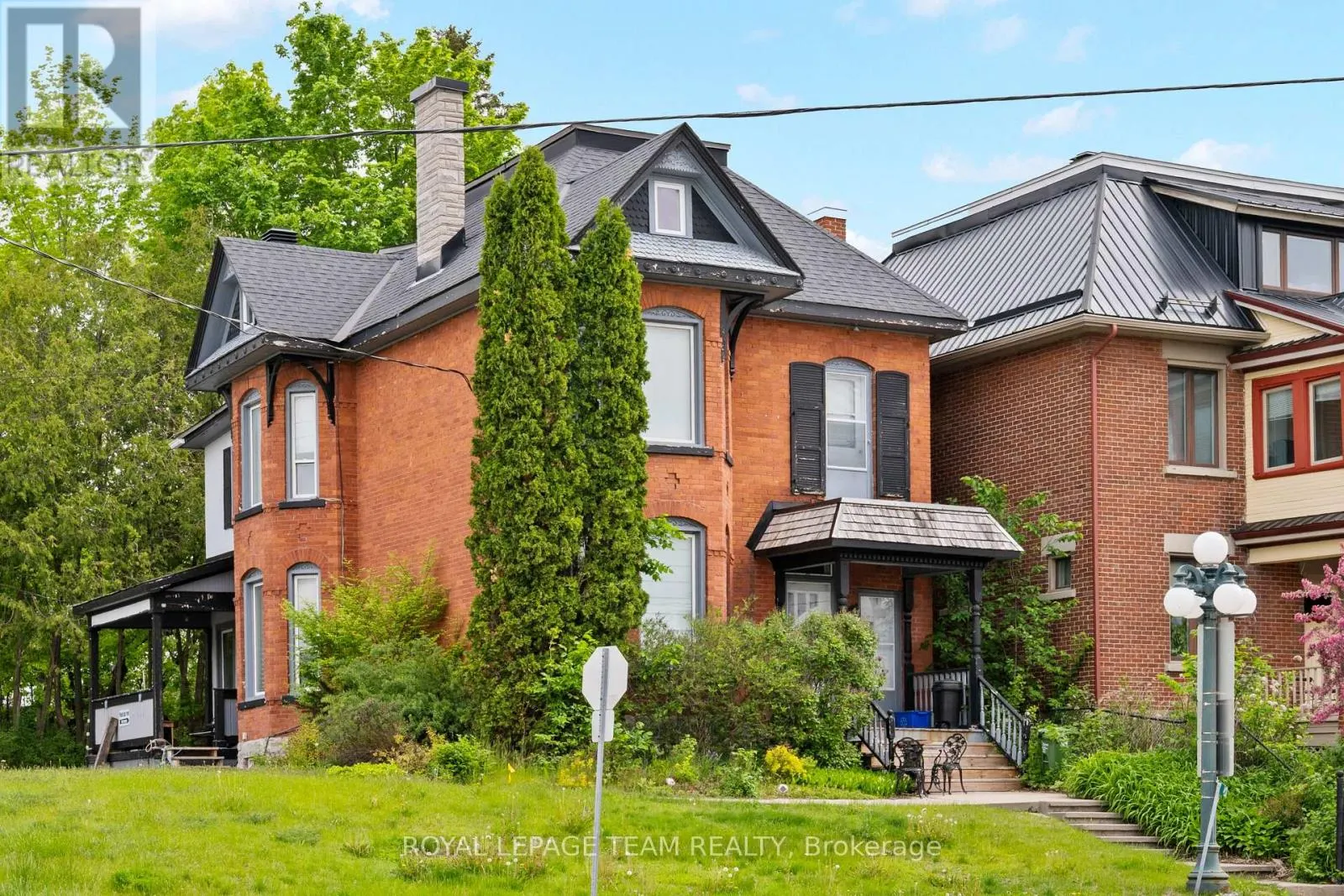 422 DONALD B MUNRO DRIVE