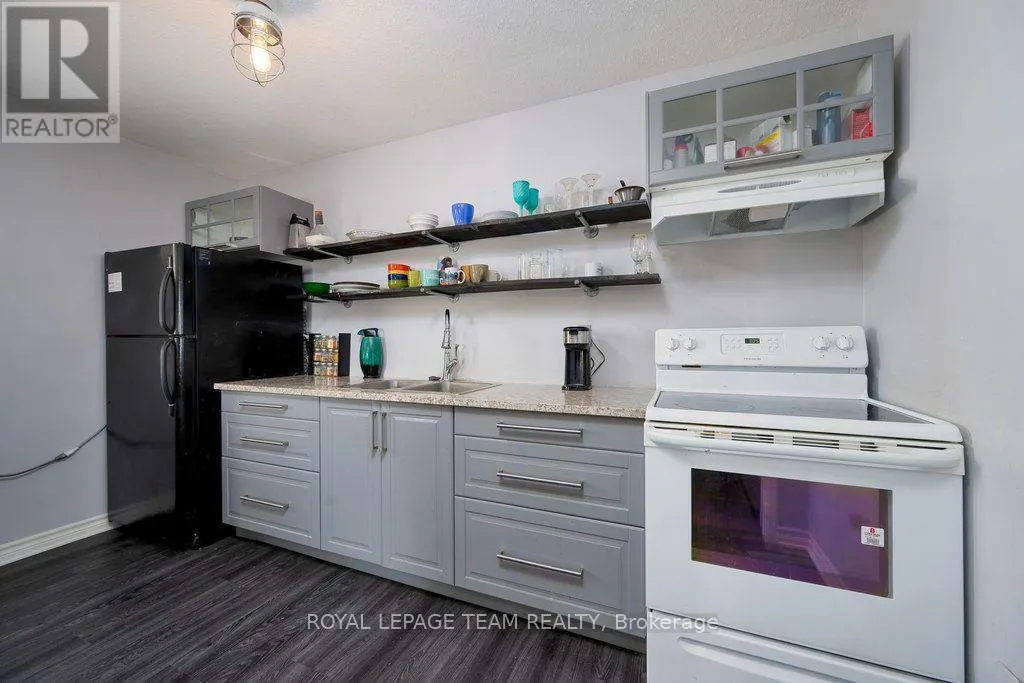 422 DONALD B MUNRO DRIVE