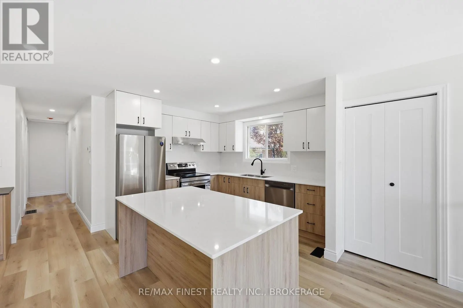 882 BEACONHILL COURT