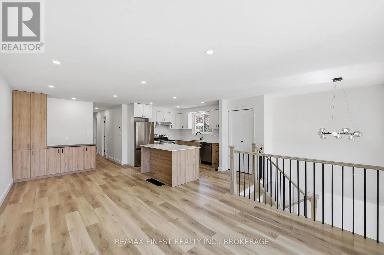 882 BEACONHILL COURT
