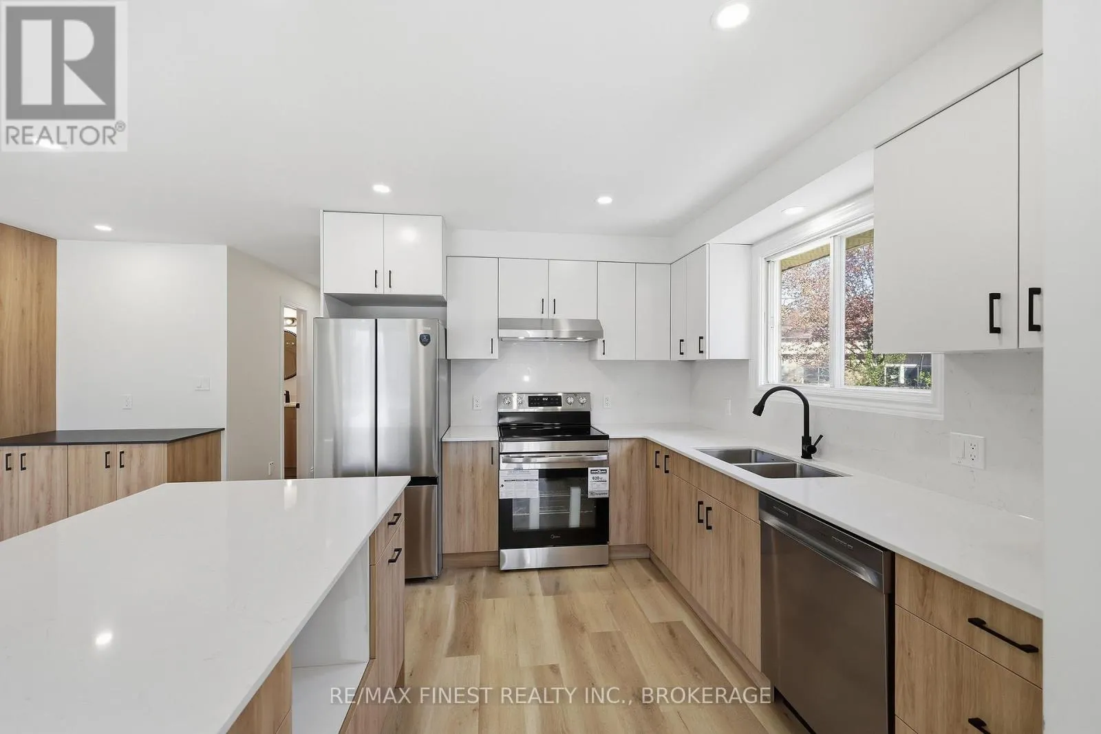 882 BEACONHILL COURT