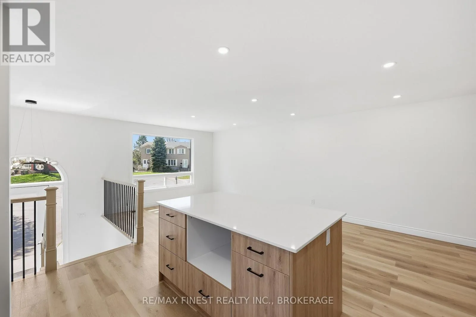 882 BEACONHILL COURT