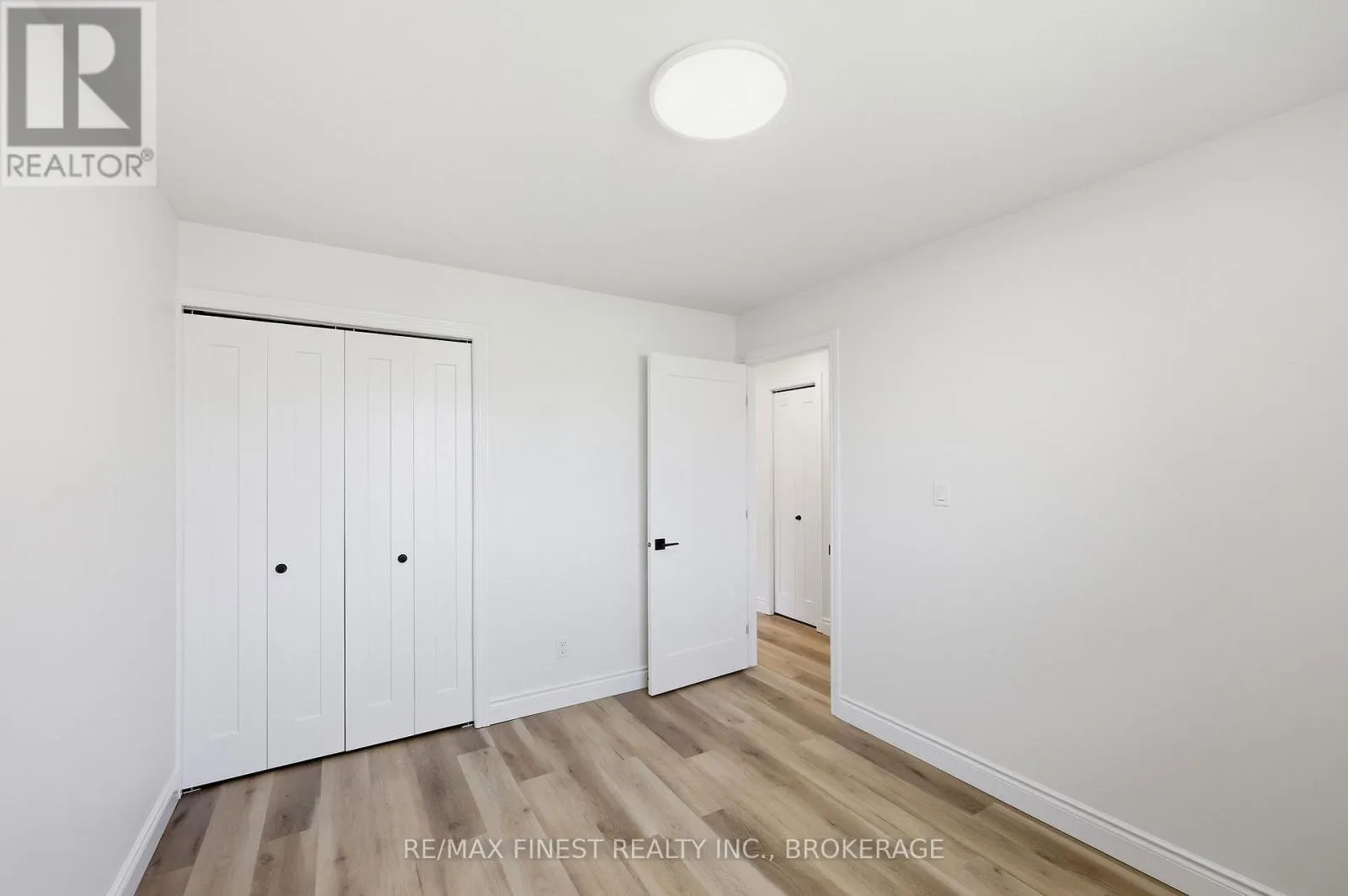 882 BEACONHILL COURT