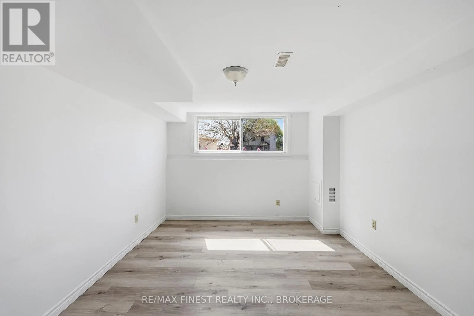 882 BEACONHILL COURT