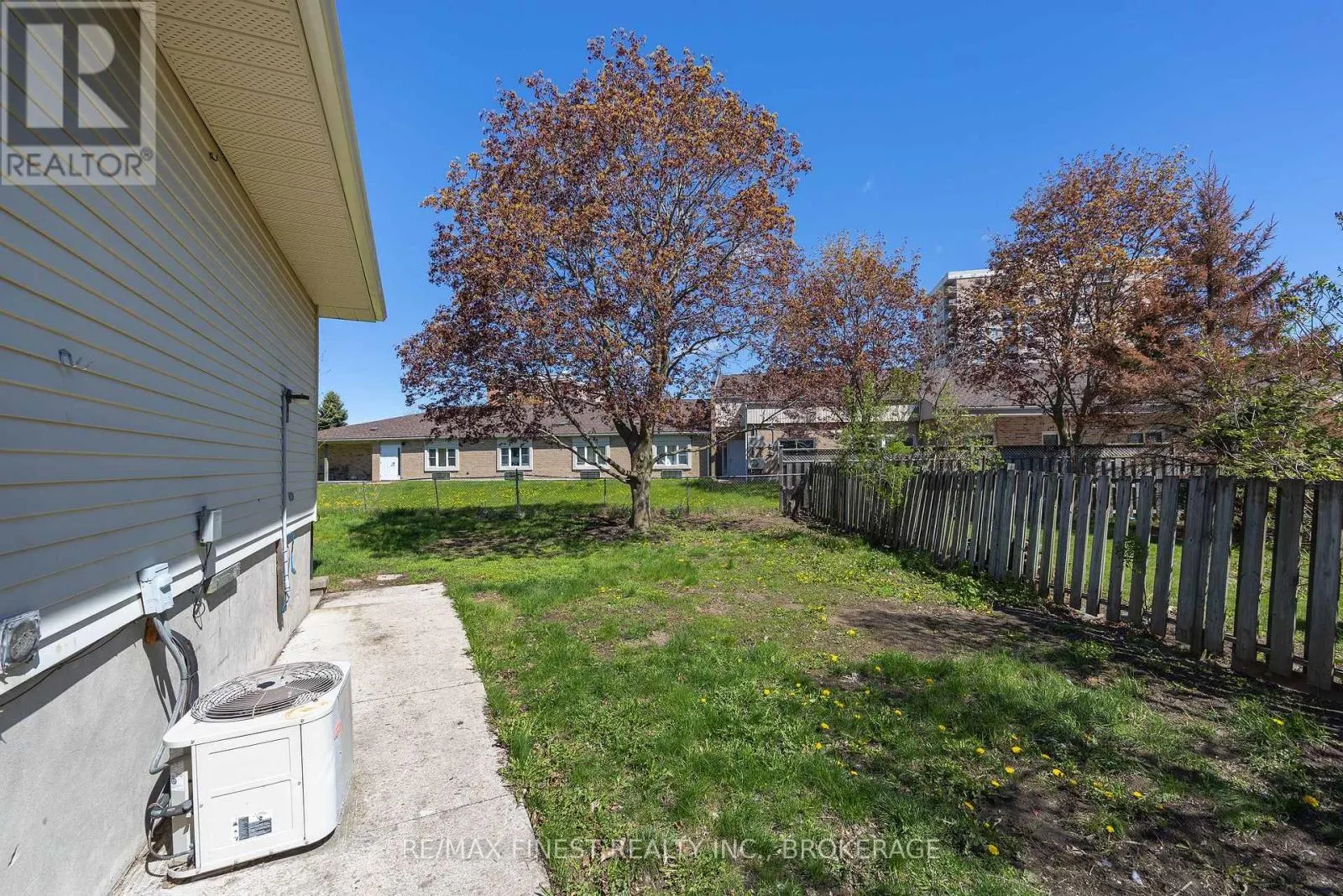 882 BEACONHILL COURT