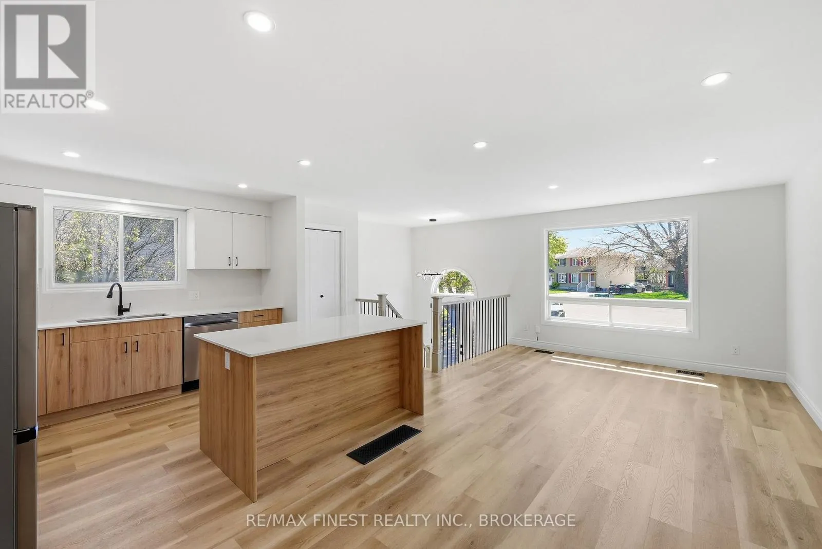 882 BEACONHILL COURT