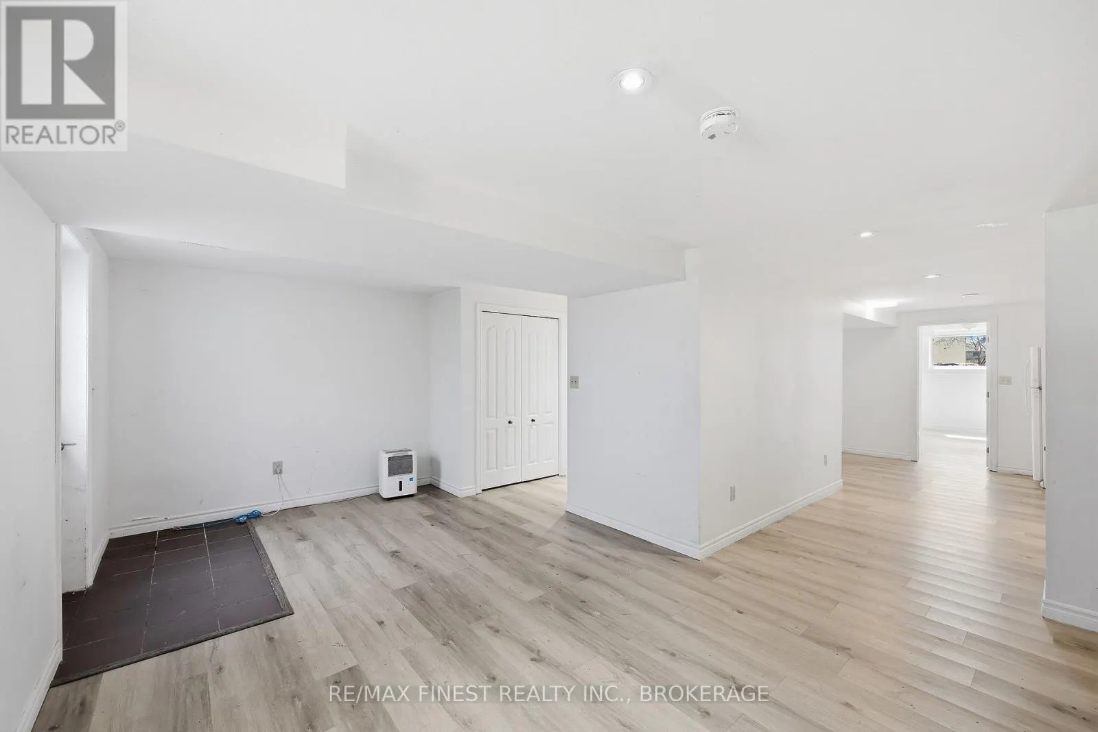 882 BEACONHILL COURT