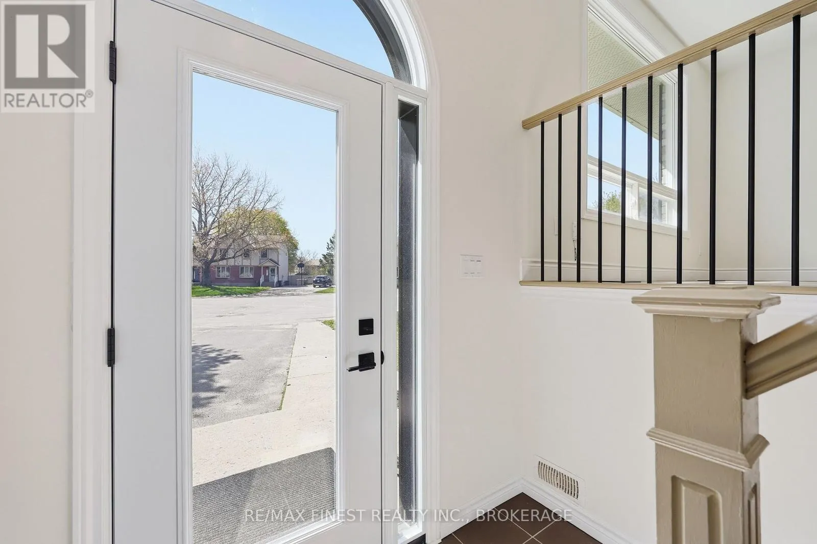882 BEACONHILL COURT